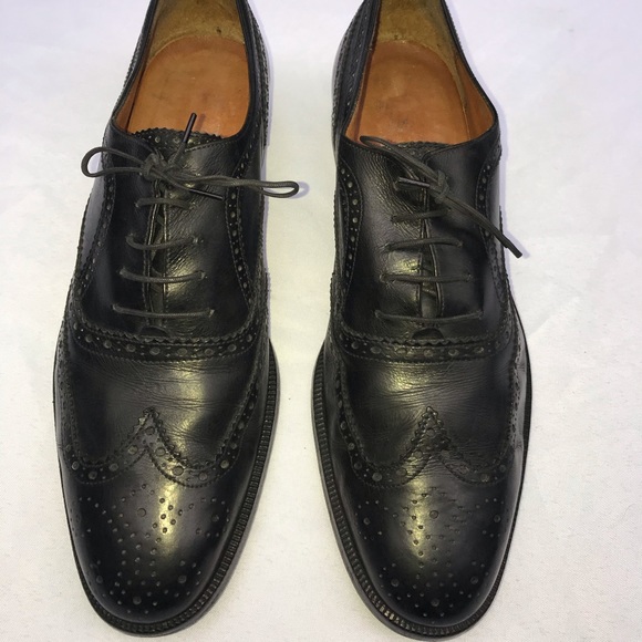 Salvatore Ferragamo Black Wing-Tip Size 9 - Picture 1 of 6